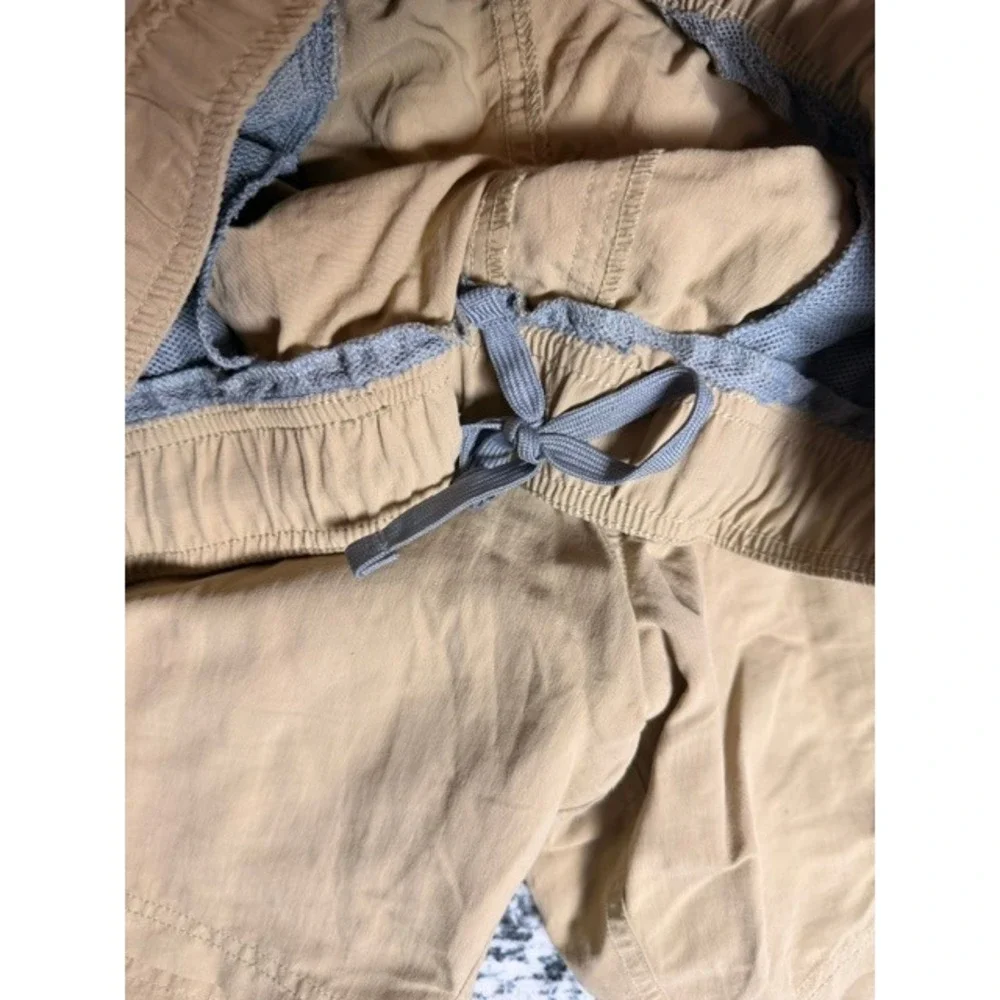 North Face Men's Flash dry tan shorts Size L